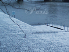 Le Louvre, pont du Carrousel sous la neige